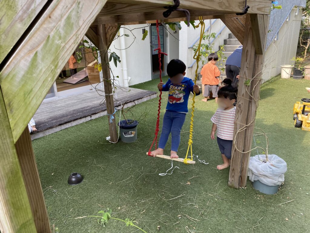 1歳児が夢中になる「少し難しい遊び」